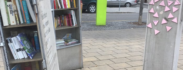 Offener Bücherschrank is one of Buch und Lesen.
