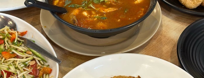 Decha Fried Chicken & Seafood is one of สงขลา, หาดใหญ่.