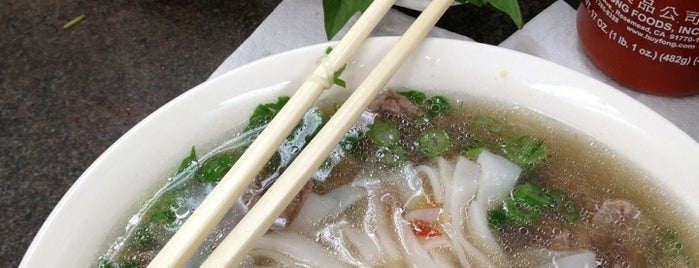 Pho Ha Noi is one of Pho with Wide Rice Noodles! (河粉 "Hoh Fun").