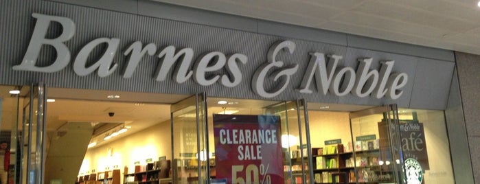 Barnes & Noble is one of สถานที่ที่ Ehtesh ถูกใจ.