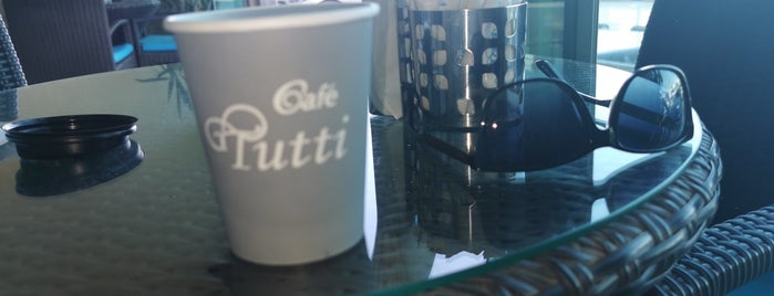 Tutti Cafe is one of Lugares favoritos de Saad.