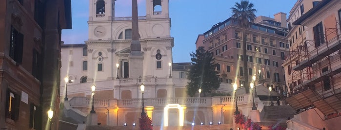 Piazza di Spagna is one of Tempat yang Disukai Eleonora.