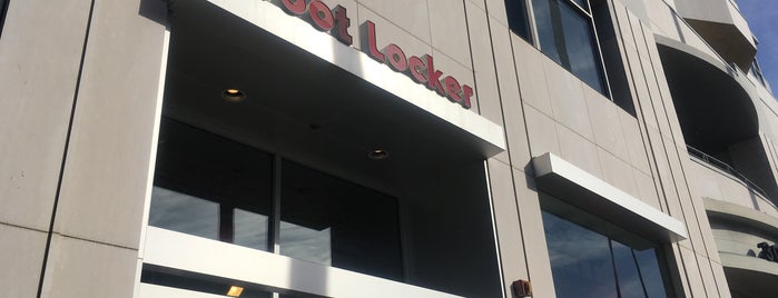 Foot Locker is one of ロス.