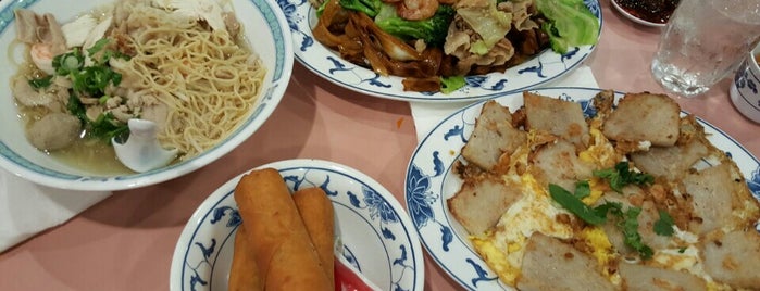 Luu New Tung Kee Noodle is one of Michelle’s Liked Places.