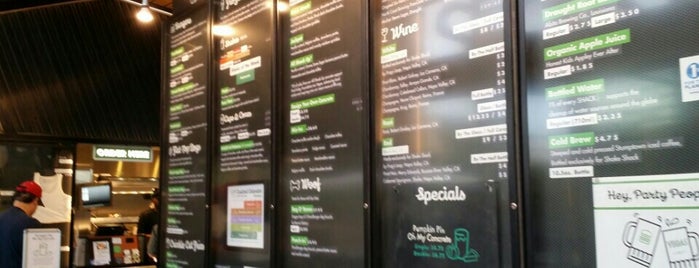 Shake Shack is one of Lieux qui ont plu à Michelle.