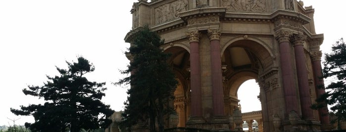 Palace of Fine Arts is one of Lugares favoritos de Michelle.