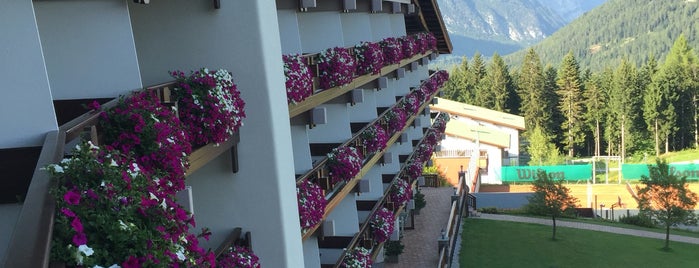 Interalpen-Hotel Tyrol is one of Tempat yang Disukai Philip.