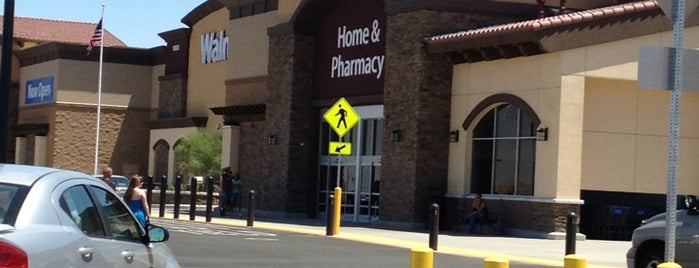 Walmart Supercenter is one of สถานที่ที่ Max ถูกใจ.