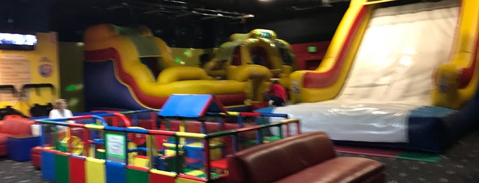 Bouncetown is one of Lugares favoritos de Justin.