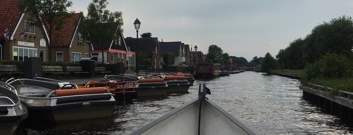 Ds. T.O. Hylkemaweg is one of Giethoorn.