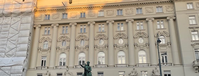 Regierungsgebäude is one of Vídeň.