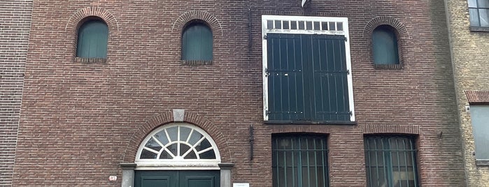 Branderij de Tweelingh is one of Schiedam 🟡⚫️.