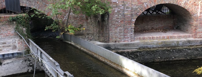 Zirbelnuss-Kanal-Brücke is one of Augsburg.