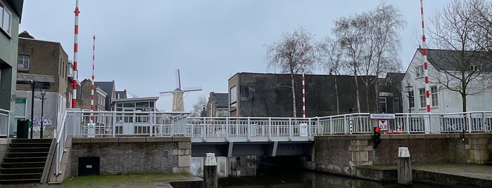 Ooievaarsbrug is one of Schiedam 🟡⚫️.