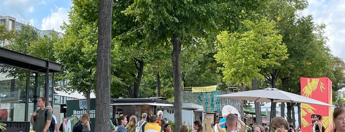Food Market is one of Documenta Fifteen rondwandeling.