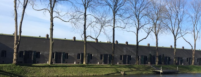 Fort aan de Nekkerweg is one of Dennis'in Beğendiği Mekanlar.