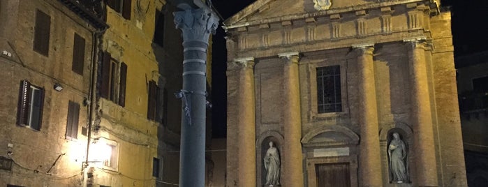 Piazza Tolomei is one of Siena 🇮🇹.