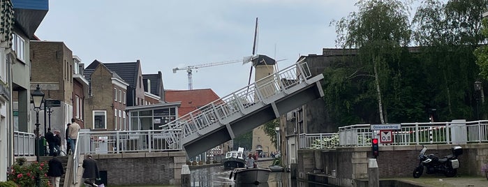Ooievaarsbrug is one of Schiedam 🟡⚫️.