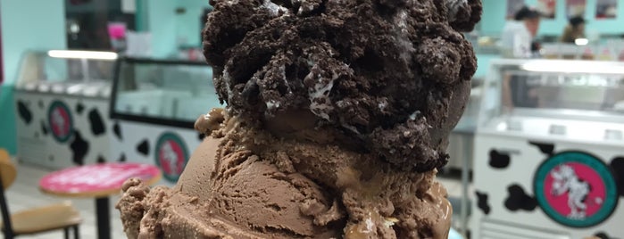 Chocolate Shoppe Ice Cream is one of Lugares favoritos de Divya.