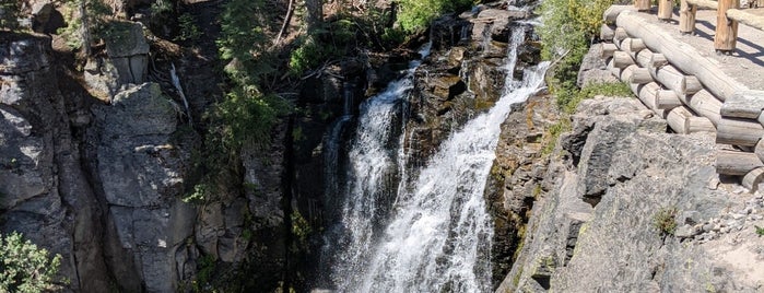 Kings Creek Falls is one of Lieux qui ont plu à Petr.