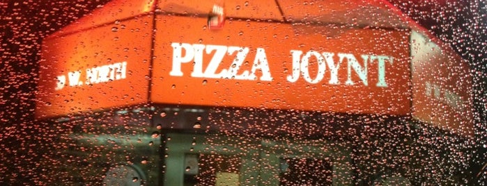 Perry's Pizza Joynt is one of สถานที่ที่บันทึกไว้ของ Derek.