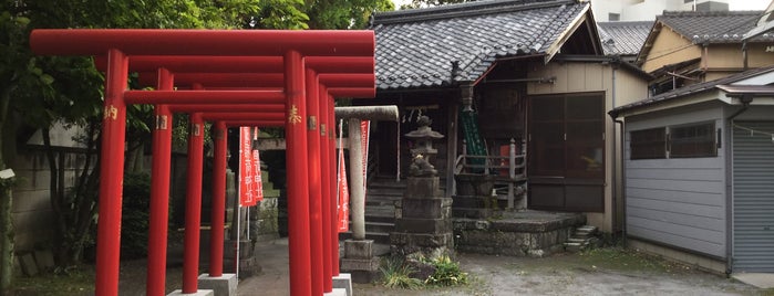 元宿堰稲荷神社 is one of 足立区葛飾区江戸川区の行きたい神社.
