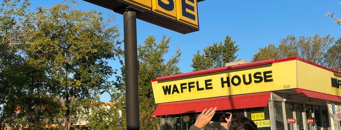 Waffle House is one of Brunch.