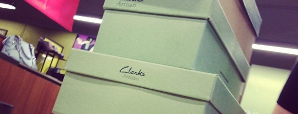 Clarks Outlet is one of Lieux qui ont plu à Brad.