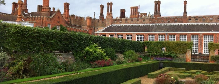 Hampton Court Palace is one of 2 for 1 offers (train).