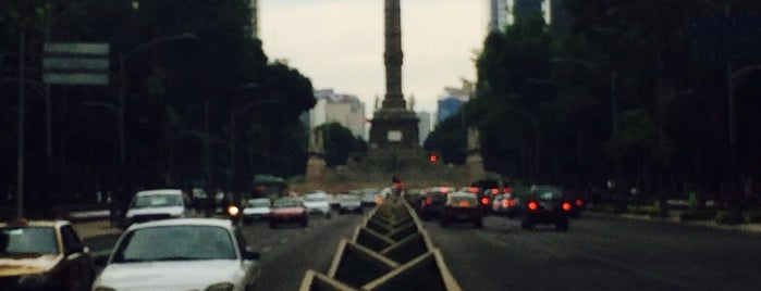Avenida Paseo de la Reforma is one of Lieux qui ont plu à Beba.
