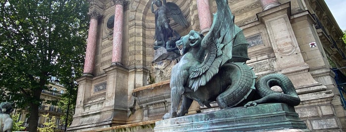 Fontana di Saint-Michel is one of Paris.