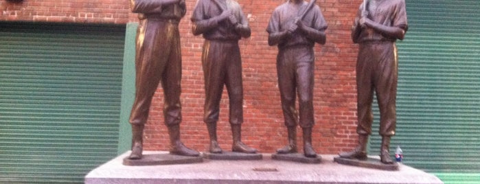 Teammates Statue is one of Al : понравившиеся места.