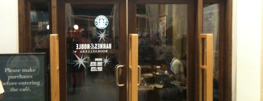 Starbucks is one of Evieさんのお気に入りスポット.