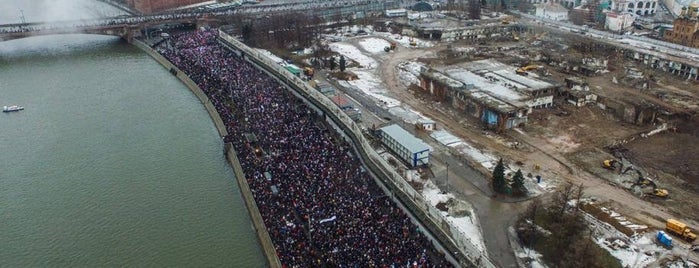 Траурное шествие к месту убийства Бориса Немцова is one of Maria : понравившиеся места.