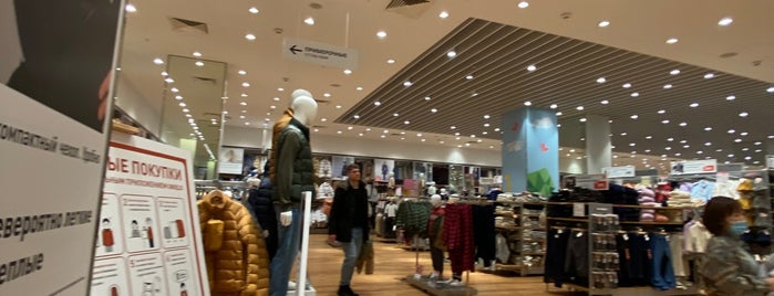 Uniqlo is one of карт.