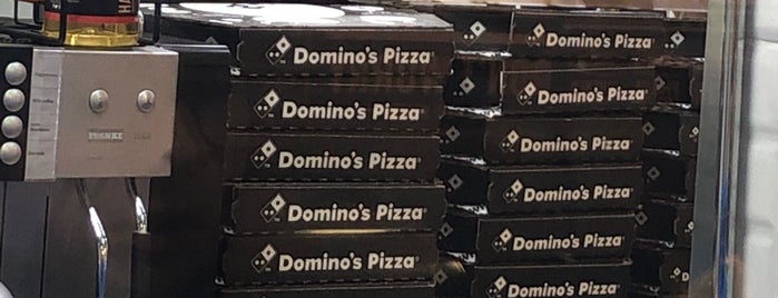 Domino's pizza is one of Locais curtidos por Marina.