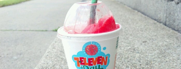 7-Eleven is one of Derrickさんのお気に入りスポット.
