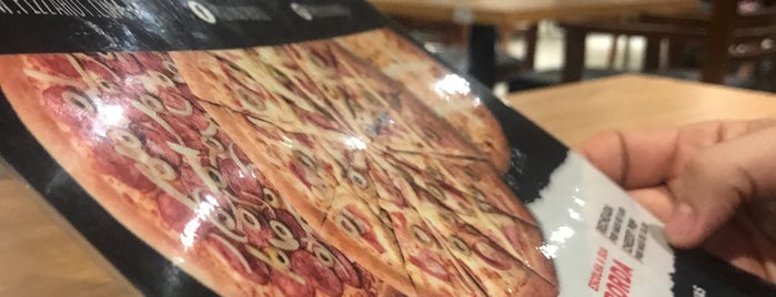 Pizza Hut is one of locais.