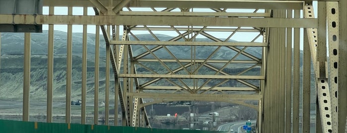 Vantage Bridge is one of John : понравившиеся места.