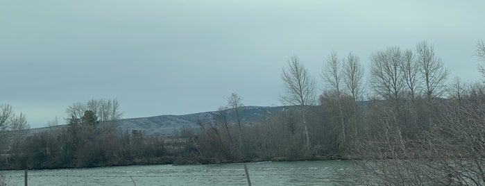 Yakima river is one of สถานที่ที่บันทึกไว้ของ Tom.