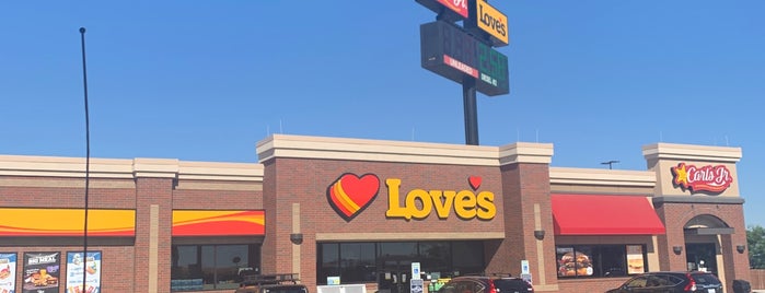 Love's Travel Stop is one of Lieux qui ont plu à Janice.