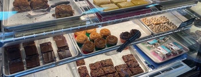 Blooming Lotus Bakery is one of Mill-e-wah-que.