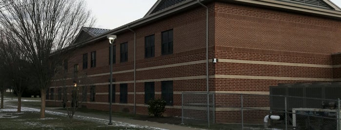 Selinsgrove Area Middle School is one of Tempat yang Disukai Timothy.
