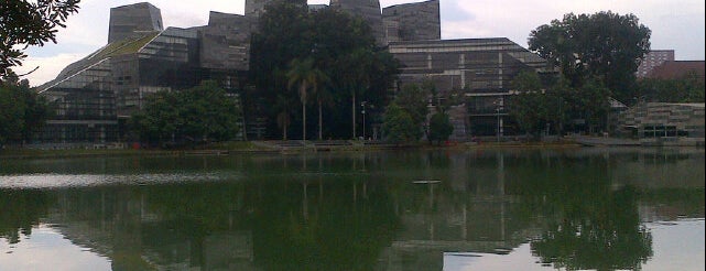 Perpustakaan Universitas Indonesia - Crystal of Knowledge is one of Tempat yang Disukai Syeira.