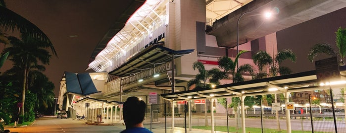 RapidKL Taipan (KJ32) LRT Station is one of Howard'ın Beğendiği Mekanlar.