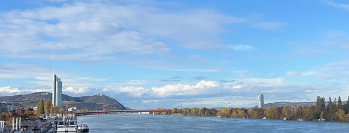 Donau | Danube is one of Tempat yang Disukai Stacey.