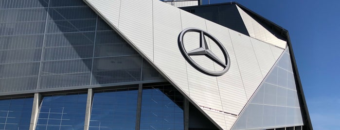 Mercedes-Benz Stadium is one of Queenさんの保存済みスポット.