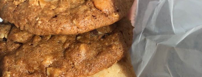 Mrs. Barry's Kona Cookies is one of Neelさんの保存済みスポット.