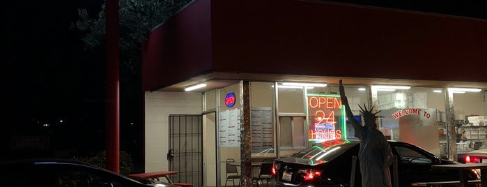 Valerie's Taco Shop is one of Orte, die Luis gefallen.