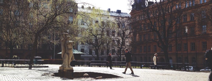 Systrarna is one of Public art in Stockholm.